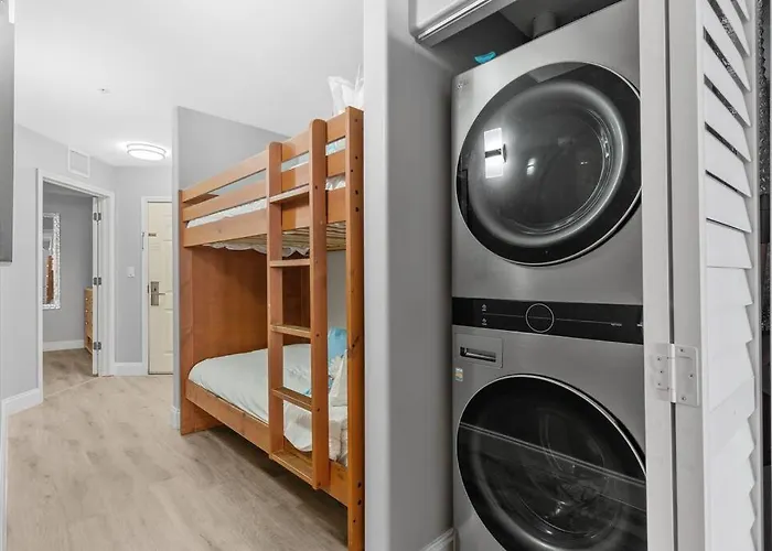 Cozy Lakeview Condo Near Disney