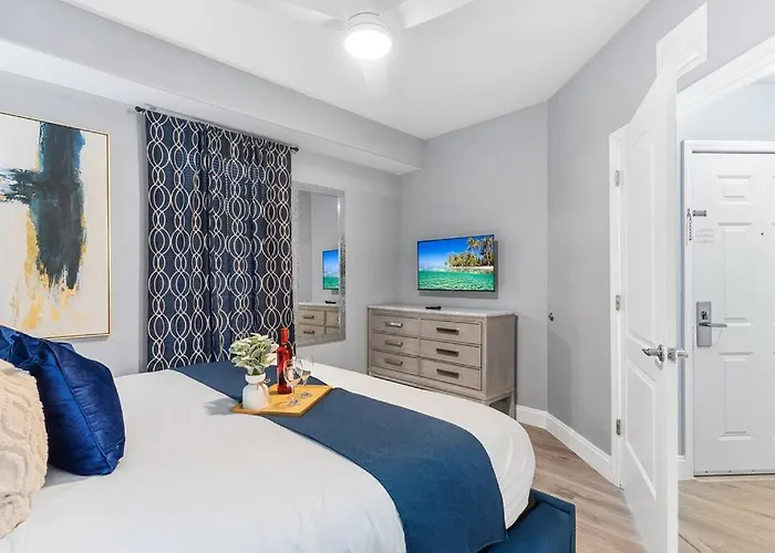 Cozy Lakeview Condo Near Disney